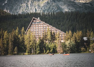 góry natura widok tatry niebo chmury woda staw